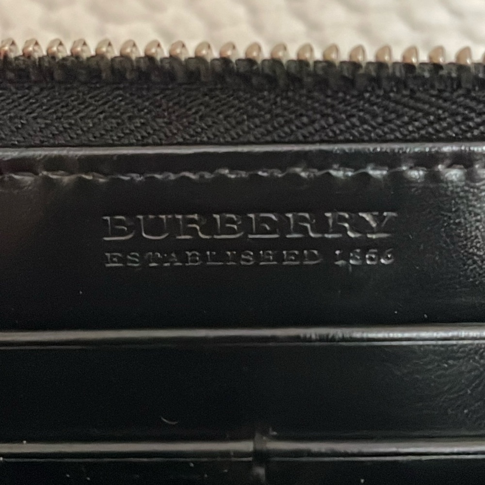 Burberry Beige and Black Checkered Wallet - Picture 10 of 13